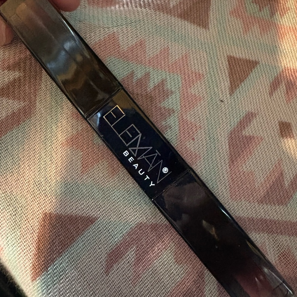 Eleman beauty liquid lipstick duo in the shade Ibiza